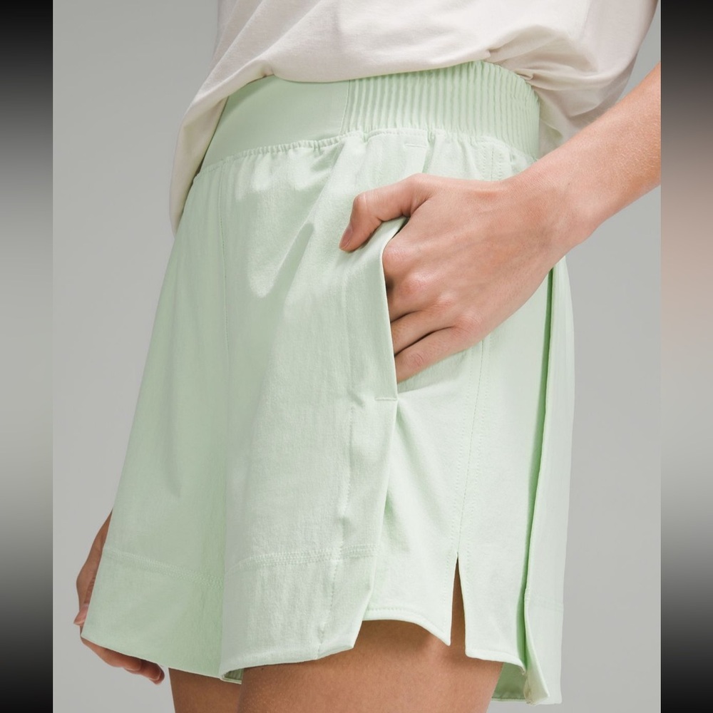 Lululemon Stretch Woven Relaxed-Fit High-Rise Short 4”